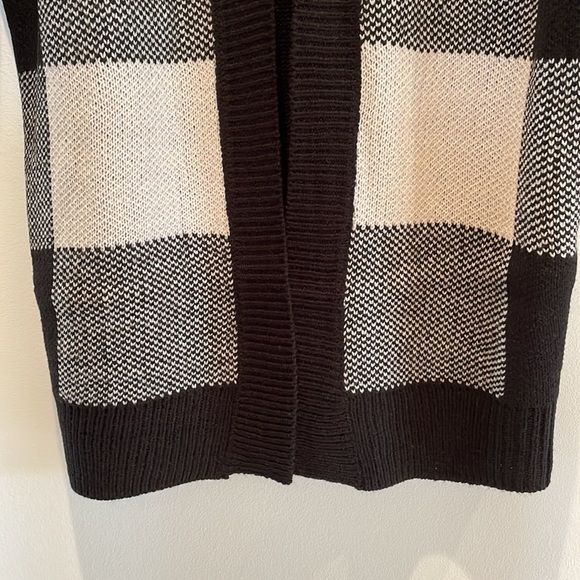 Plaid Knitted Open Cardigan. Black. - Picture 3 of 4
